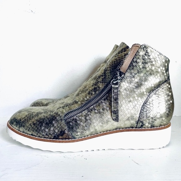 Silent D OHMY Modern Platform Wedge Bootie Sneaker Antique Gold Honeycomb Sz 41 - Picture 2 of 13